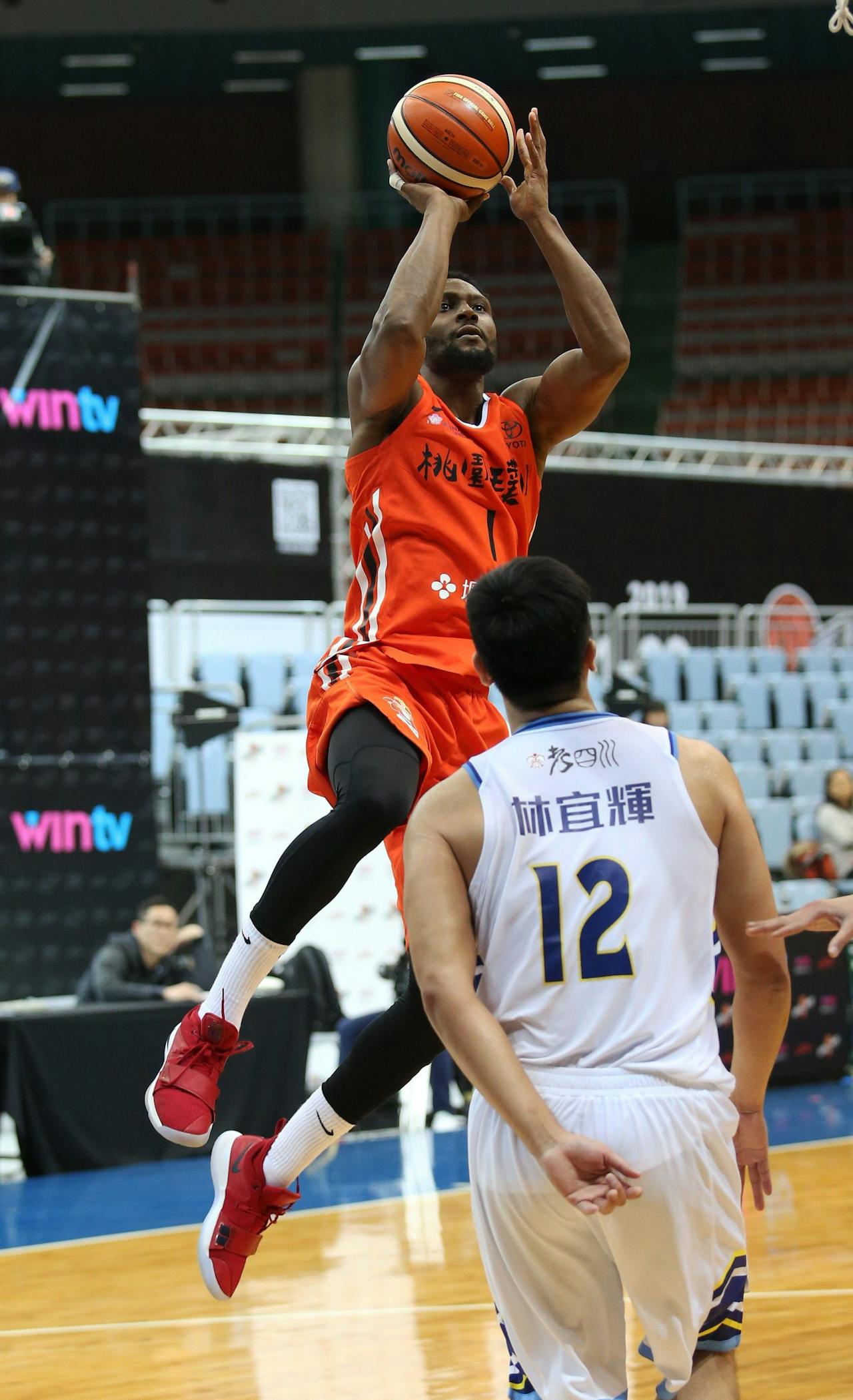 清晨体能课后;克里夫兰骑士队长鼓劲备战亚冠;球迷炸锅;身体对抗强度拉满的简单介绍 清晨体能课后;克里夫兰骑士队长鼓劲备战亚冠;球迷炸锅;身体对抗强度拉满的简单介绍