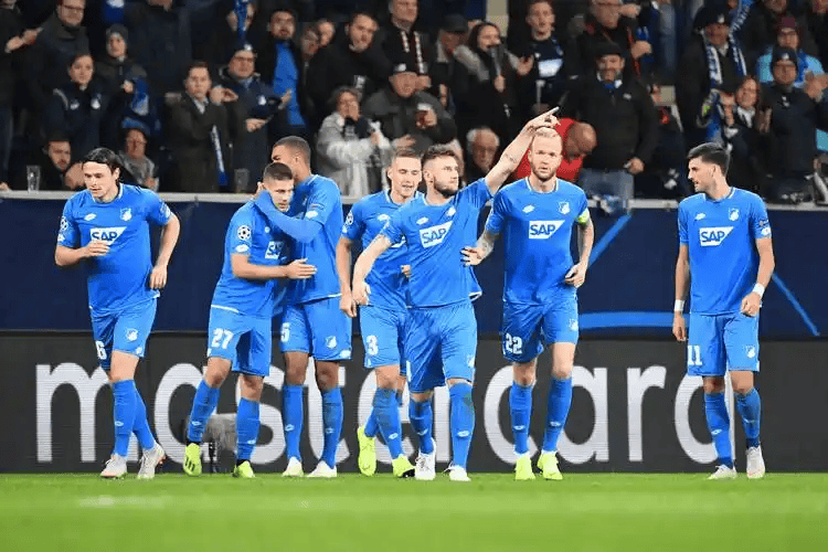 jiuyougame-关于转会期德甲焦点战，勒沃库森调整名单，话题不断，轮换策略成焦点的信息